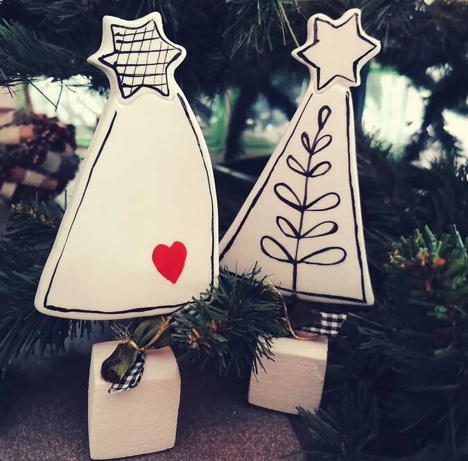 CERAMIC DECORATIVE CHRISTMAS TREE