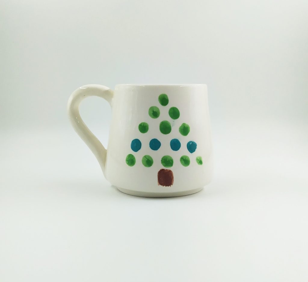 CHRISTMAS GLAZED MUG WITH HANDLE AND CHRISTMAS TRRE WITH DOTS PATTERN