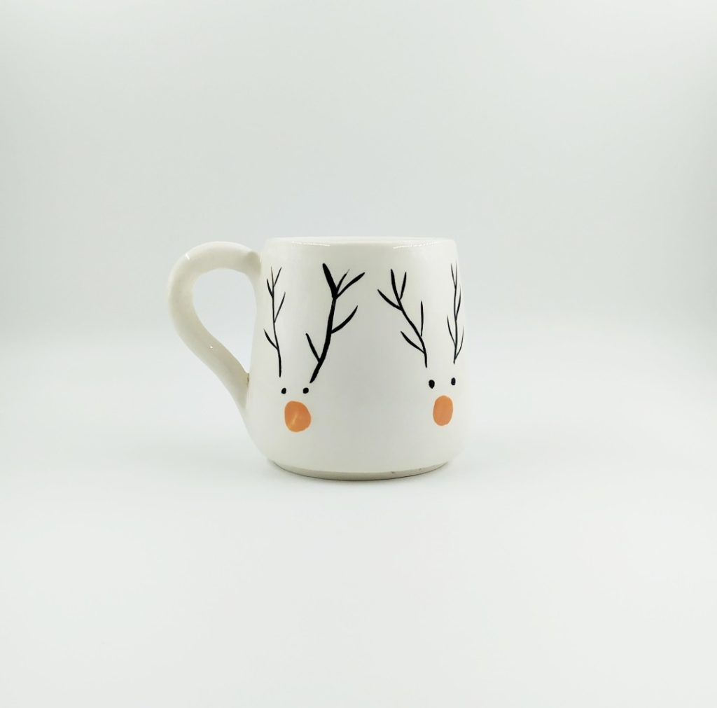 CHRISTMAS GLAZED MUG WITH HANDLE AND REINDEER PATTERN